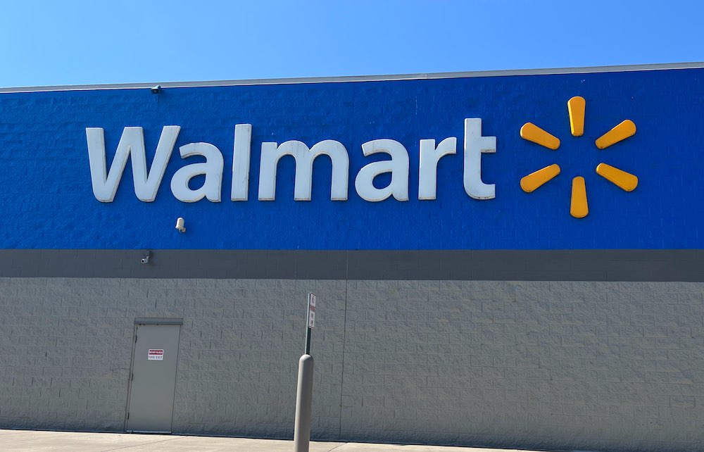 Man in stolen blue jeans arrested at Walmart in Leesburg