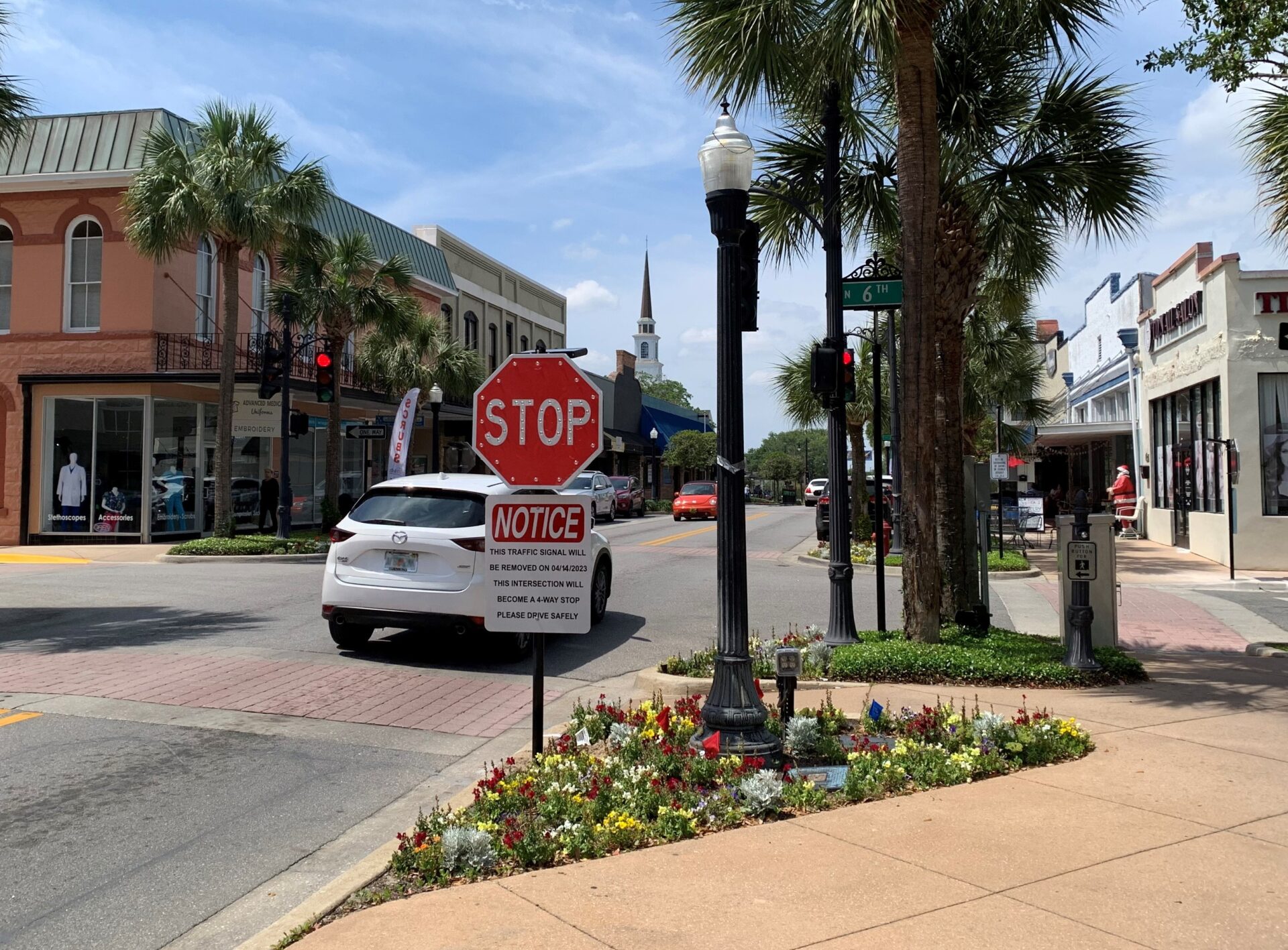 Leesburg removing two traffic lights to slow down drivers on Main ...