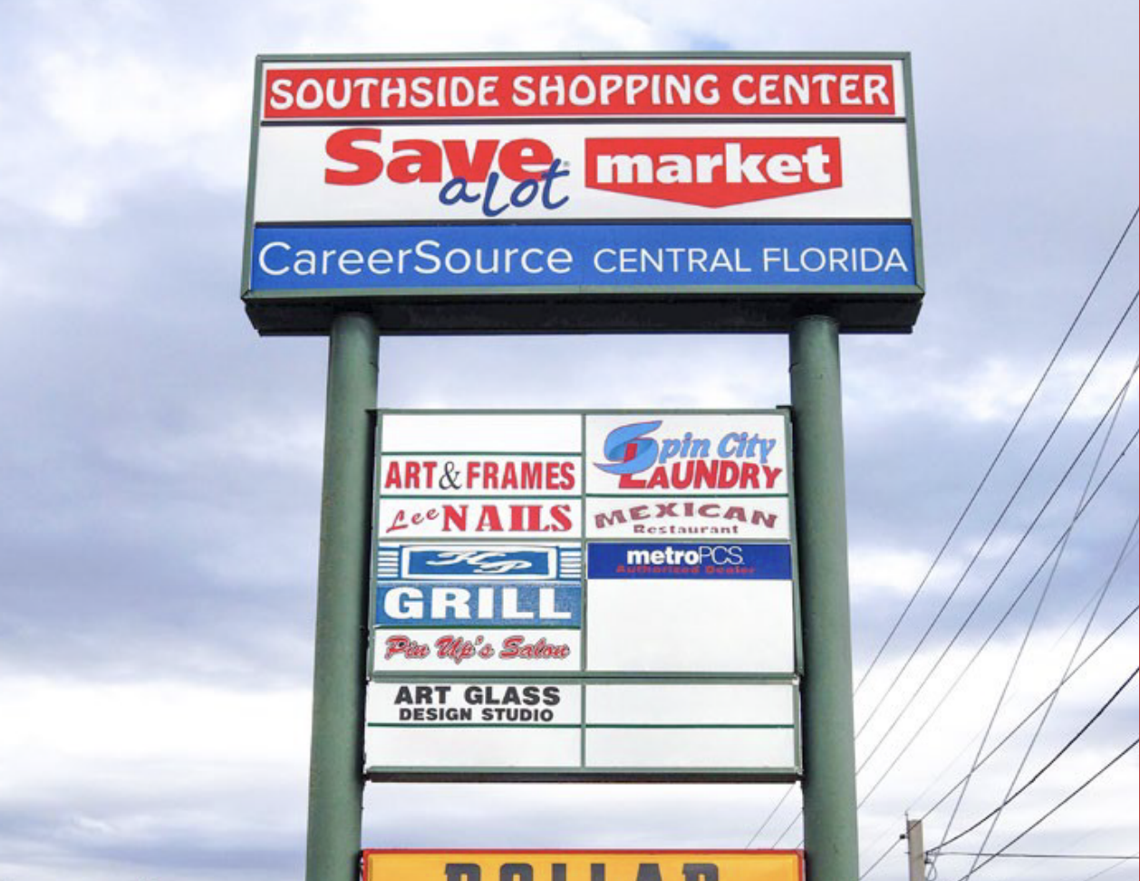 Homeless woman with glass pipe found sleeping in Leesburg shopping center parking lot