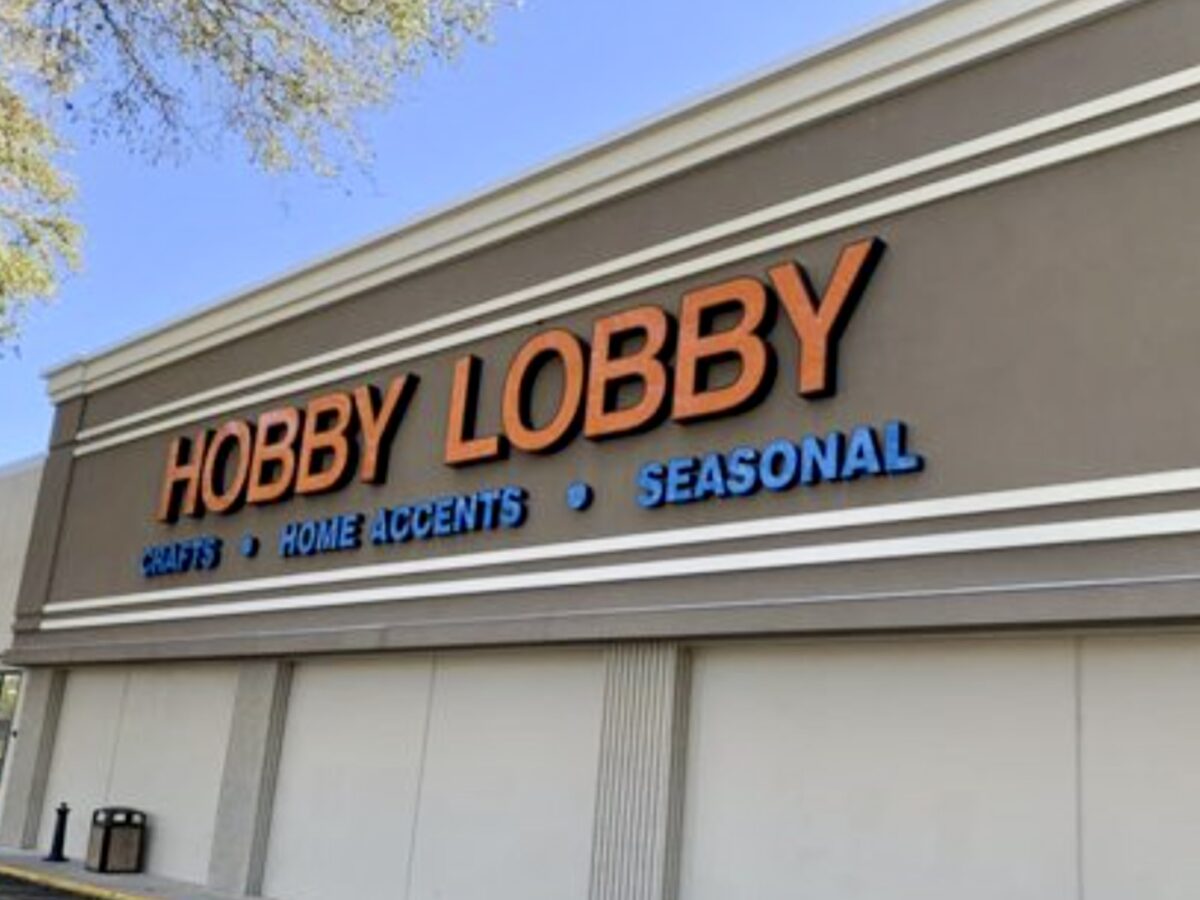 Man tracked down after allegedly using counterfeit $100 bills at Hobby Lobby