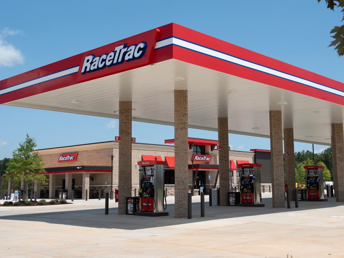 Leesburg DUI suspect with vodka arrested a Race Trac