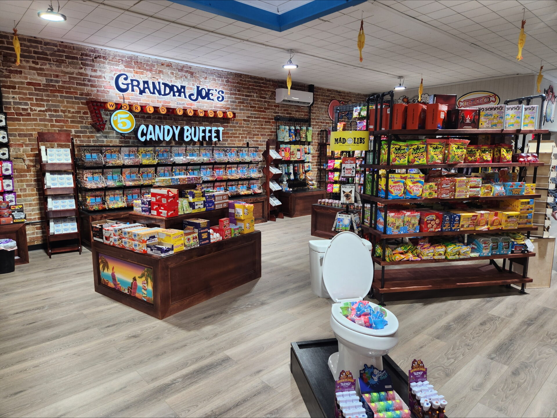 Leesburg Grandpa Joe s Candy Shop 3